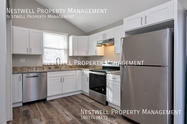 Foto del edificio - Delightful 2-bed Duplex in Holladay