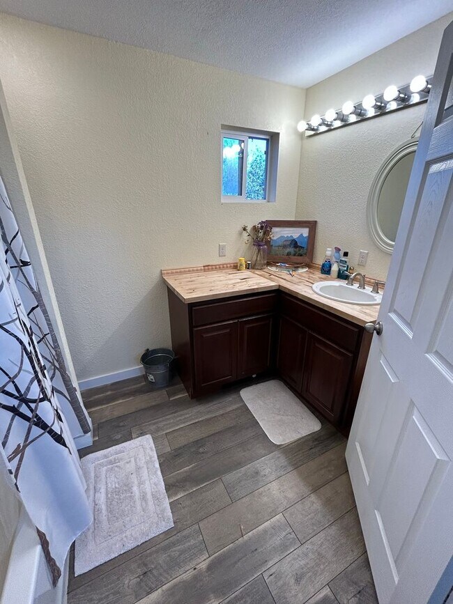 Building Photo - New 1 bed/1bath in country setting