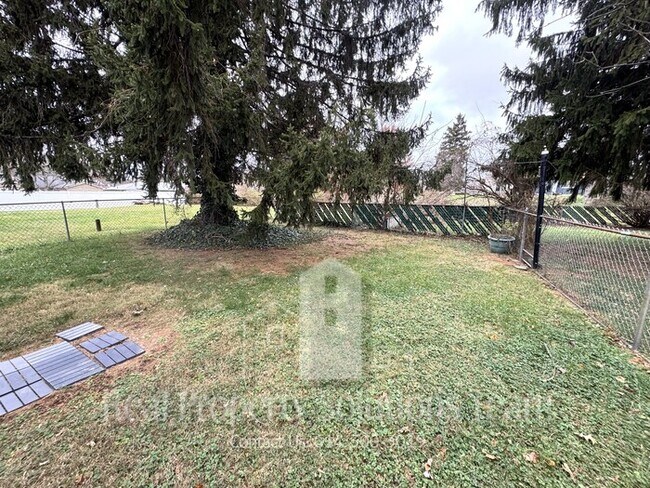 Foto del edificio - 2 bedroom home w/ fenced backyard