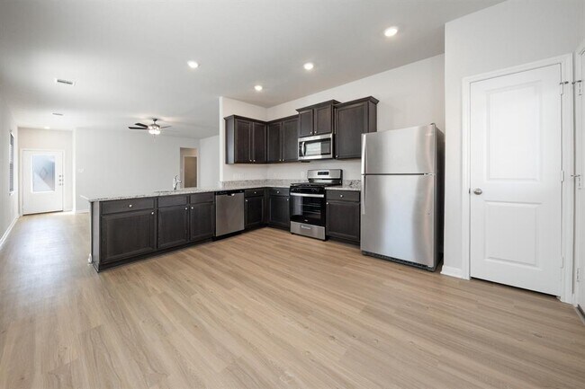 Building Photo - 15431 Maple Ter Dr