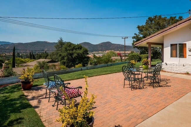 Building Photo - Stylish 3-Bed + Office Retreat with Sweepi...