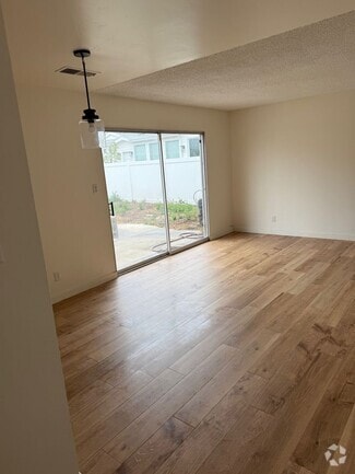 Building Photo - 2582-2584 Seahorse Ave
