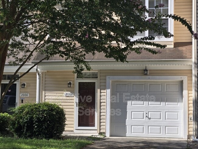 Building Photo - 2008 Paramont Ave