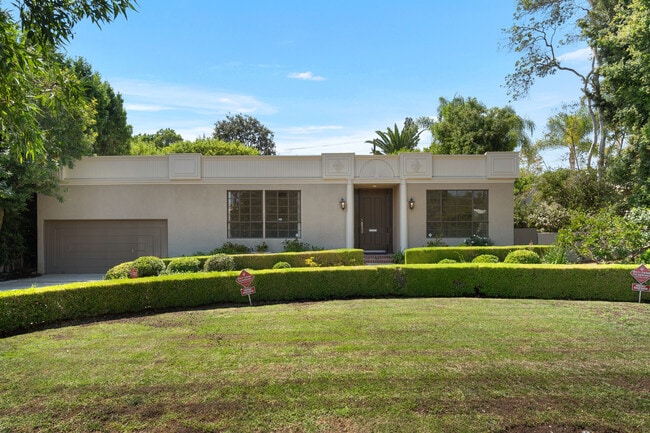 Building Photo - 519 N Rexford Dr