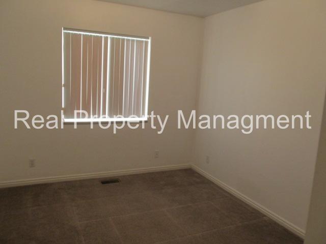 Foto del edificio - 1765 N 200 E