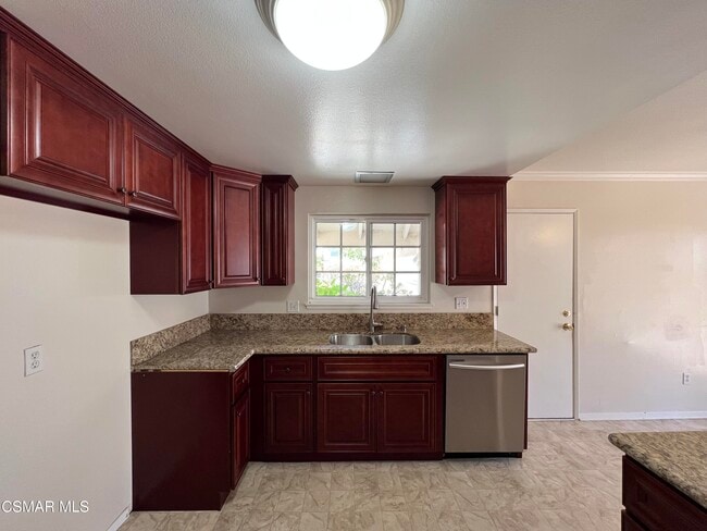 Building Photo - 1287 Knollwood Dr