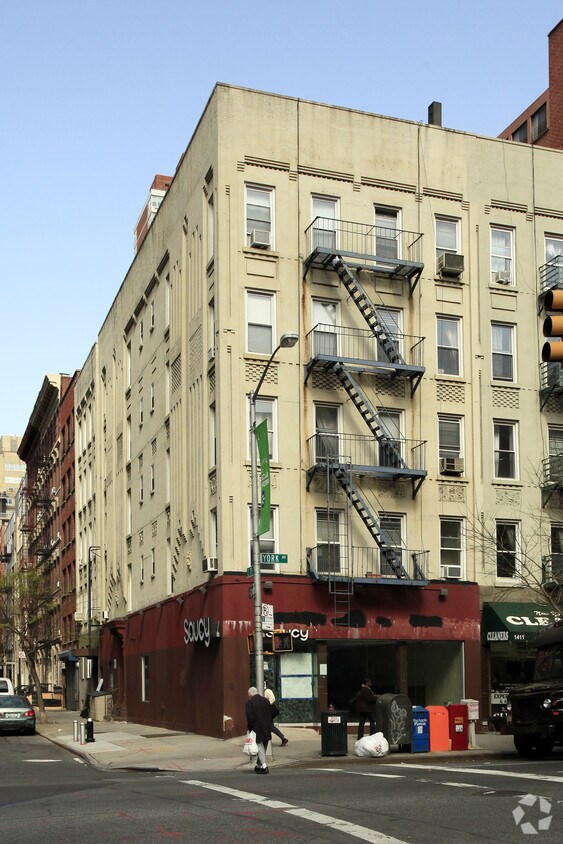 Primary Photo - 1409 York Ave