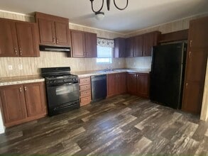 Building Photo - 360 SW 135th Ave