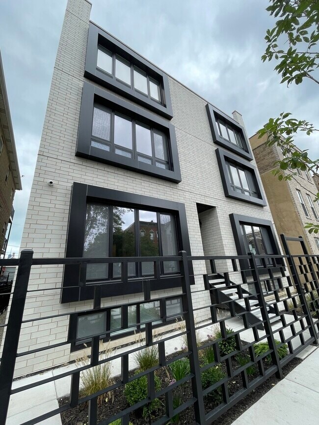 Building Photo - 719 N Elizabeth St