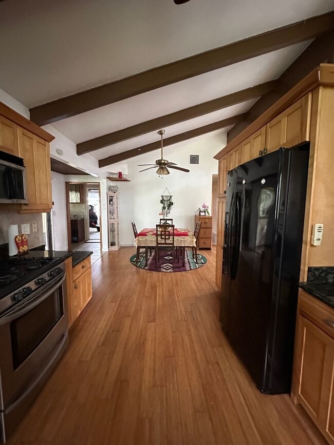 Building Photo - Furnished 3 Bedroom / 2 Bath Home