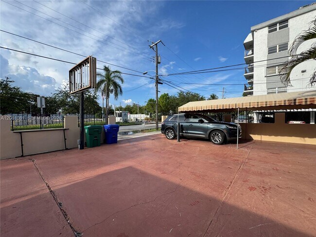Foto del edificio - 2524 SW 6th St