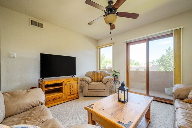 Building Photo - Fully Furnished Condo Available Now!