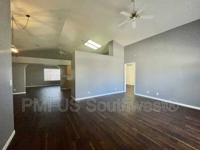Foto del edificio - 2576 Ridge Run Ave