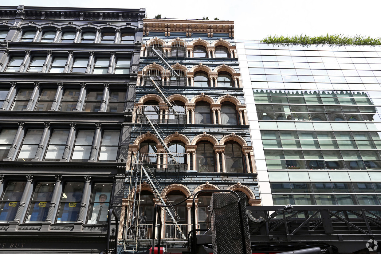 Primary Photo - 620 Broadway