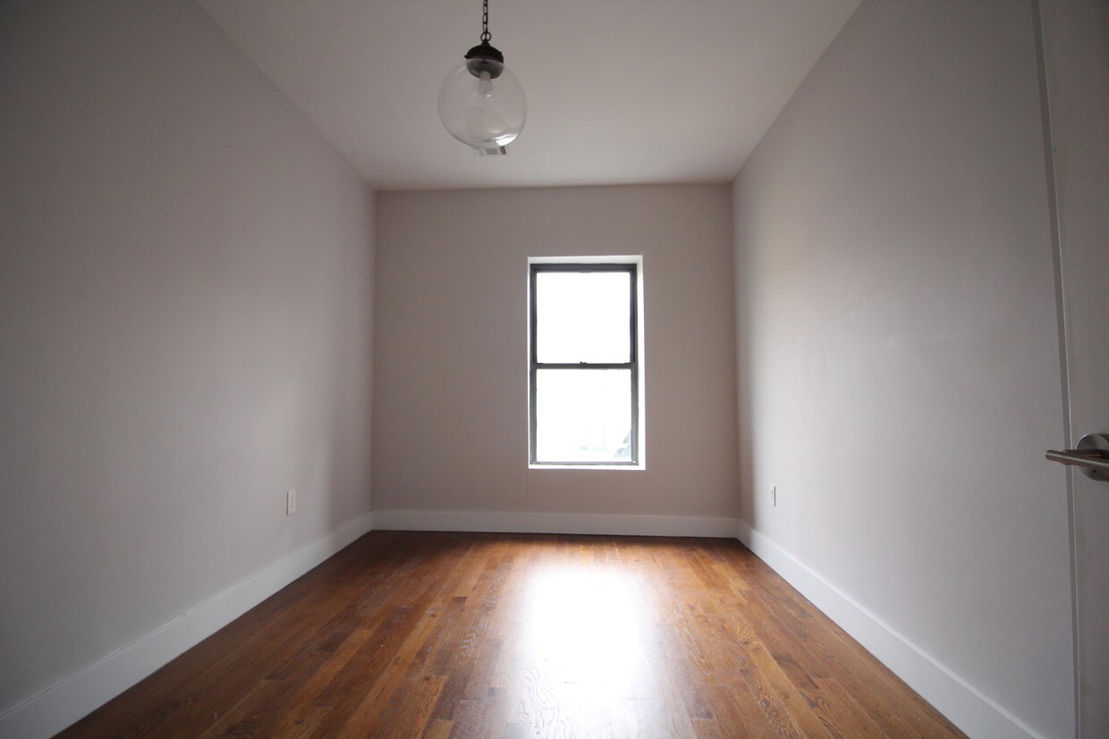 Primary Photo - 920 Madison Ave