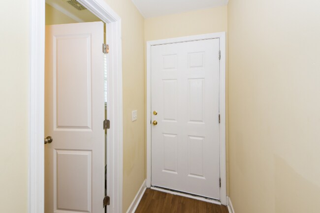 Building Photo - 467 Truman Dr