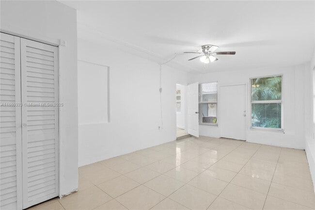 Building Photo - 1040 SW 28th St