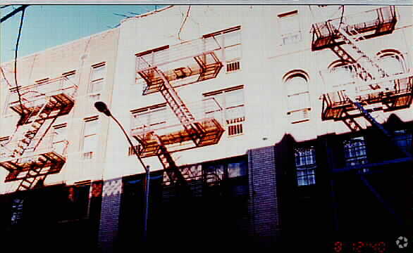 Foto principal - 527 E 88th St