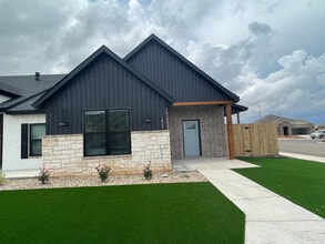 Building Photo - 10902 Aberdeen Ave