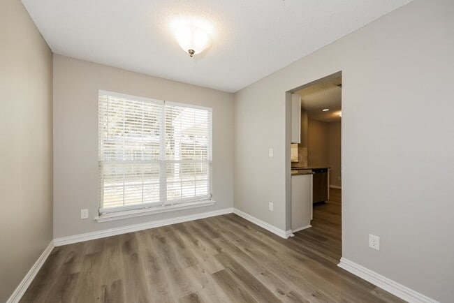 Building Photo - 930 Danforth Pl
