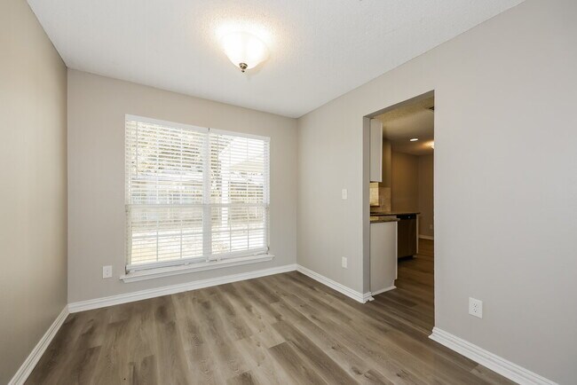 Foto del edificio - 930 Danforth Pl