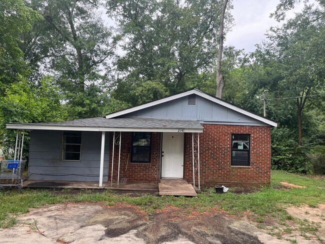 Building Photo - 2141 Bayvale Rd