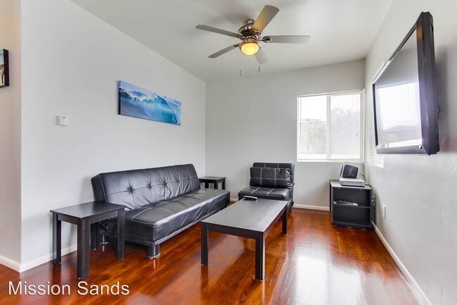 Foto del edificio - 809-809 Manhattan Ct
