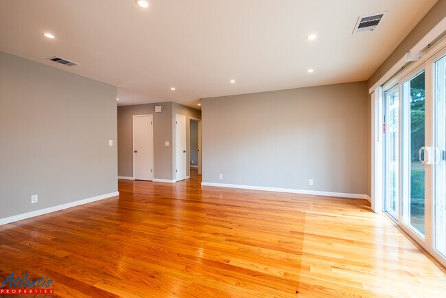 Building Photo - 10571 Cypress Ct