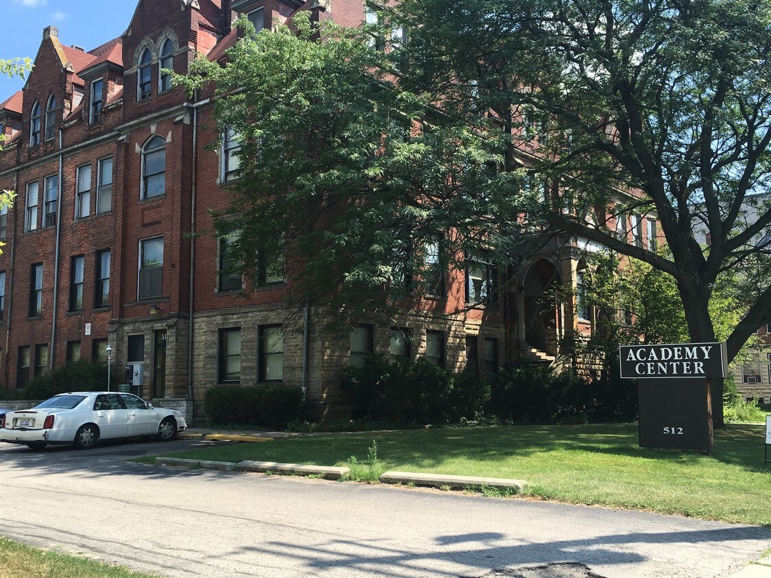 Primary Photo - 512 N Lincoln St