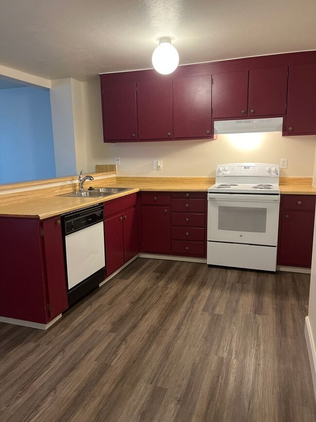 Building Photo - Long Street Townhouse