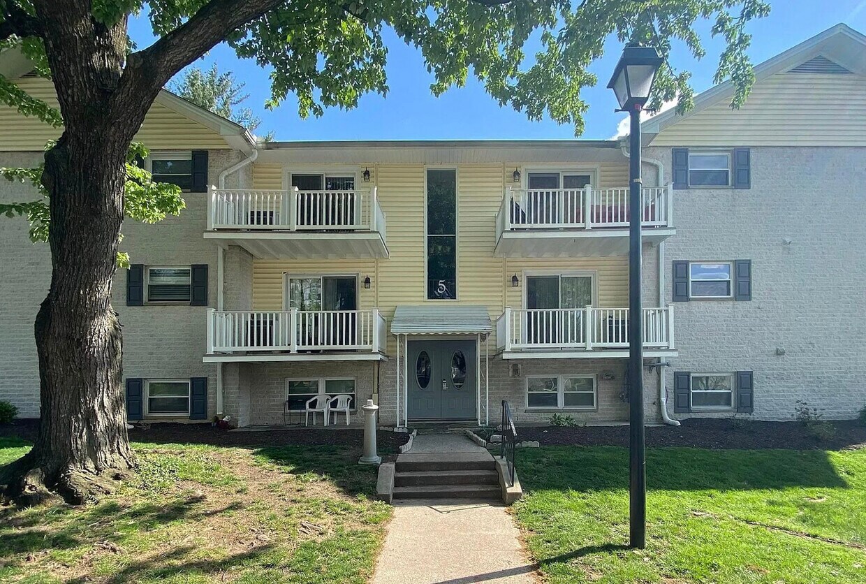 5 Warren Lodge Ct Unit 1B, Cockeysville, MD 21030 Condo for Rent in