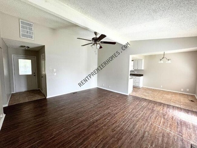Building Photo - 1404 S Gemini Rd