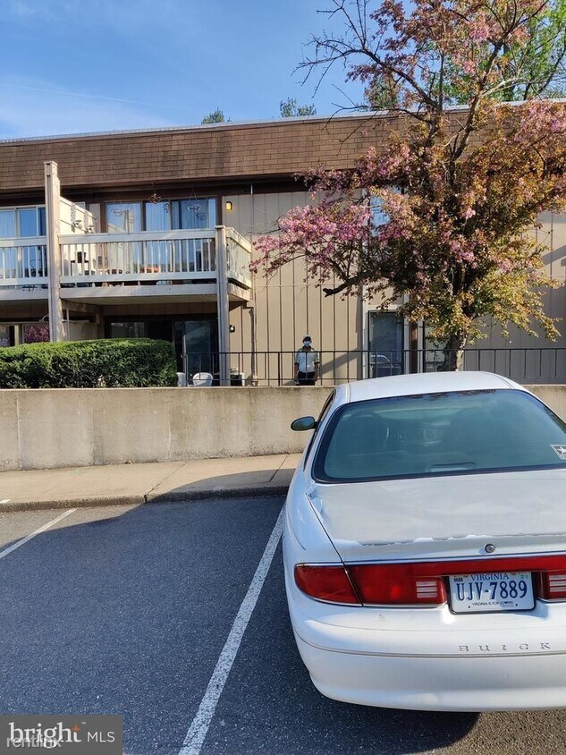 Building Photo - 8500 Barrington Ct