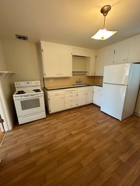 Kitchen - 2936 Brookdale Ave