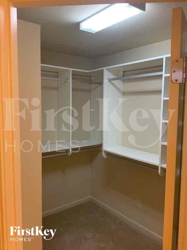 Foto del edificio - 436 Parkstone Dr