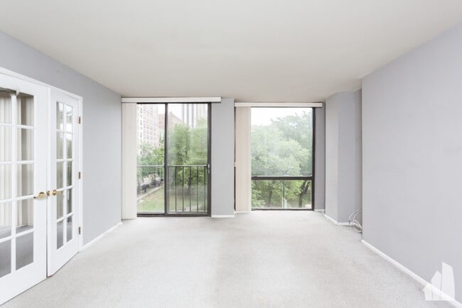 Building Photo - 345 W Fullerton Pky