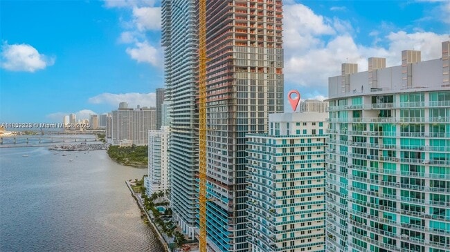 Foto del edificio - 700 NE 25th St