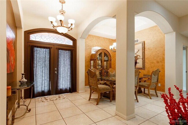 Building Photo - 613 Tangerine Dr