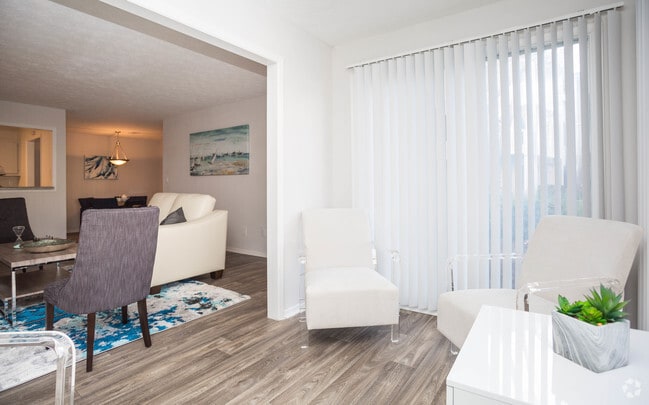 Sun Room - Birch Run Apartments
