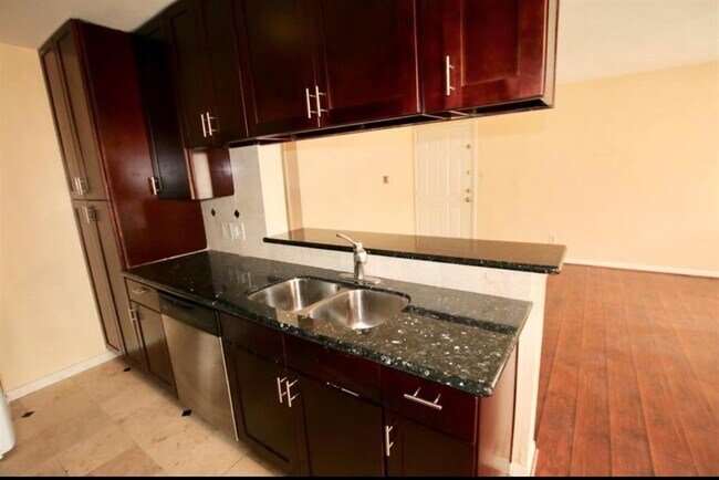 Foto del edificio - 2626 Holly Hall St