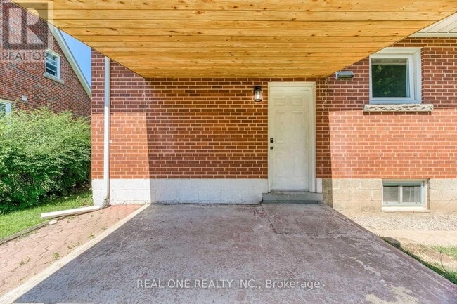 Building Photo - 2048 Edinburgh Dr