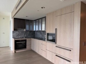 Building Photo - 1000 Auahi St