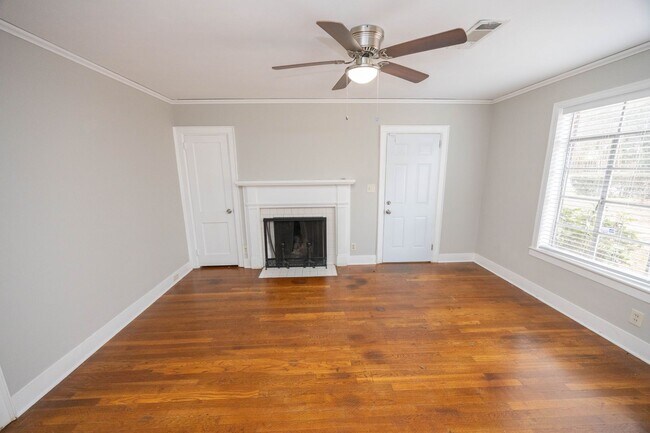 Foto del edificio - 2058 Woodley Rd