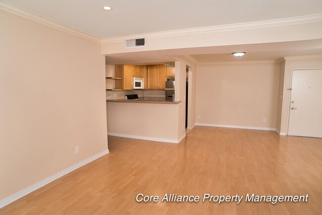 Foto del edificio - 5325 Newcastle Ave