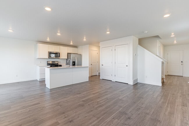 Building Photo - 3601 E 1360 S