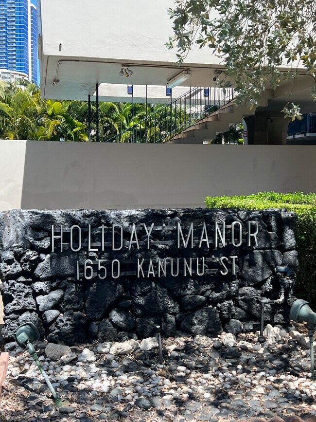 Foto del edificio - 1650 Kanunu St