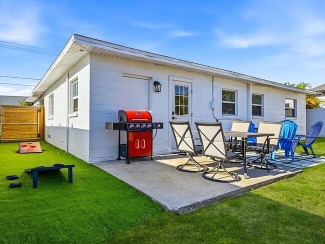 Building Photo - Fully Furnished South Tampa Retreat | Flexible Lease Terms