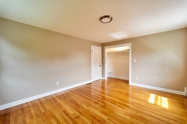 Building Photo - 1305 Salem St