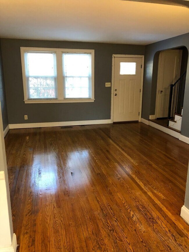 Foto del edificio - 3 Bedroom, 1.5 Bath Townhome in Towson