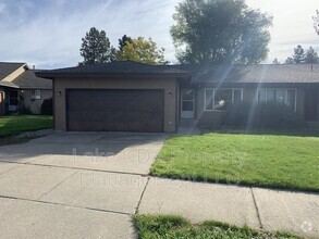 Building Photo - 202 Lava Ln
